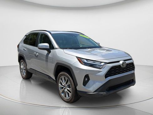 Used 2022 Toyota RAV4 XLE Premium FWD image 9