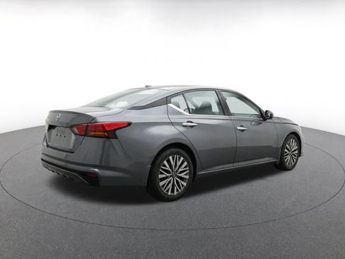 Used 2025 Nissan Altima 2.5 SV FWD image 9