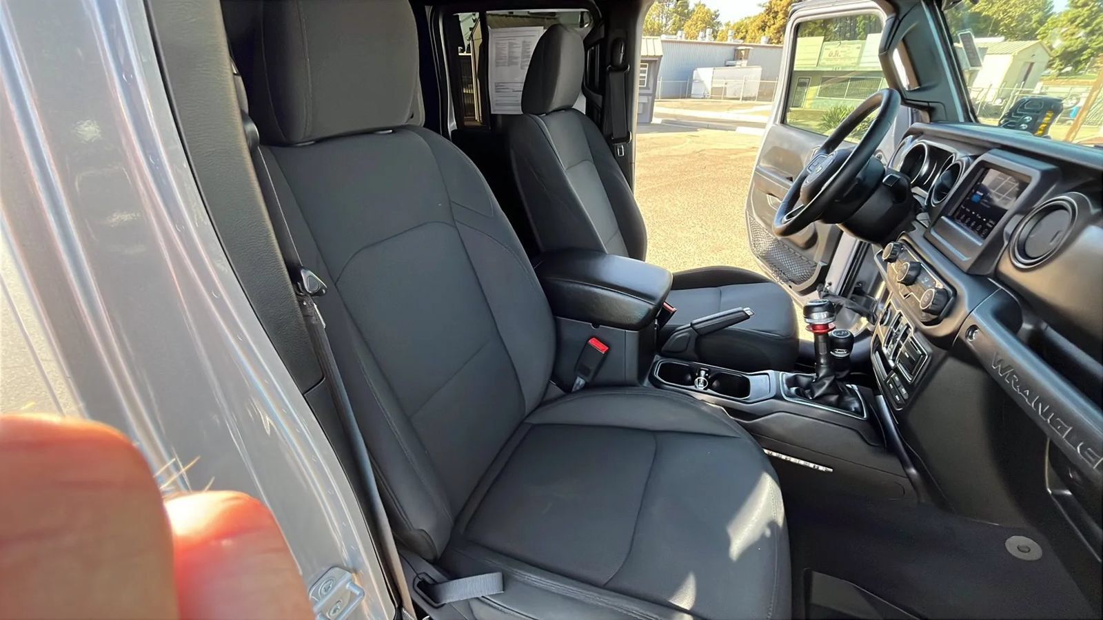 Used 2018 Jeep Wrangler Unlimited Sport S AWD/4WD image 19