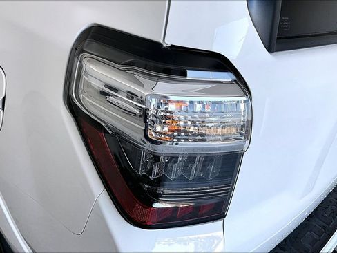 Used 2023 Toyota 4Runner SR5 Premium w/ Moonroof Package AWD/4WD image 39
