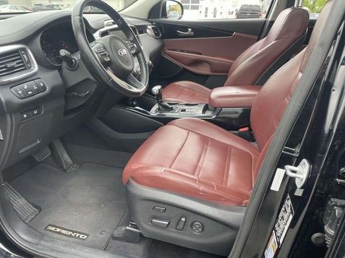 Used 2018 Kia Sorento SX image 21