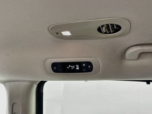 Used 2020 Chrysler Voyager Lxi FWD image 24