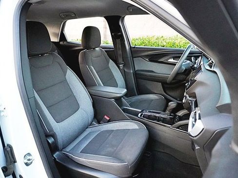 Used 2022 Chevrolet TrailBlazer LT w/ Convenience Package image 12