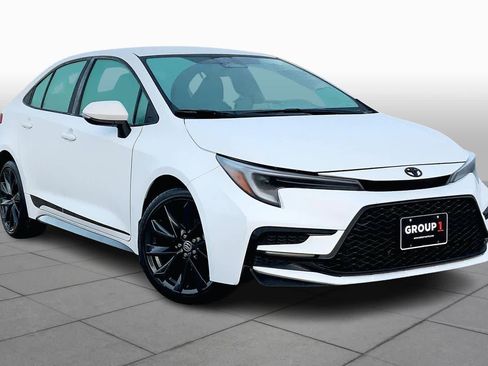 Used 2024 Toyota Corolla SE image 3