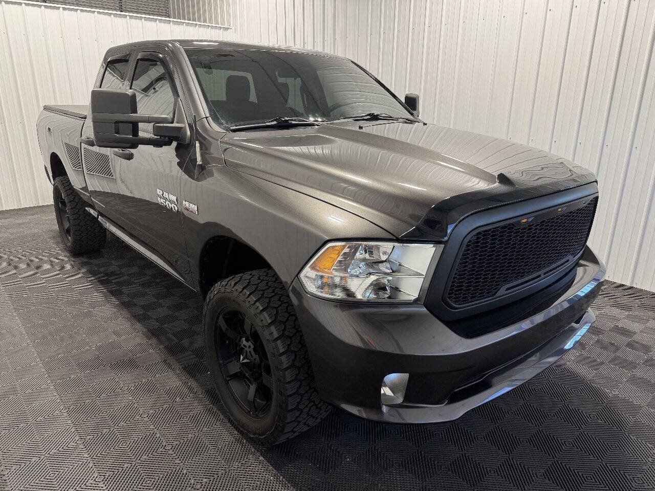 Used 2017 RAM 1500 Express AWD/4WD image 2
