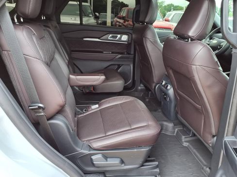 Used 2025 Ford Explorer Platinum w/ Ultimate Package RWD image 21