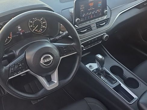 Used 2025 Nissan Altima 2.5 SV FWD image 18