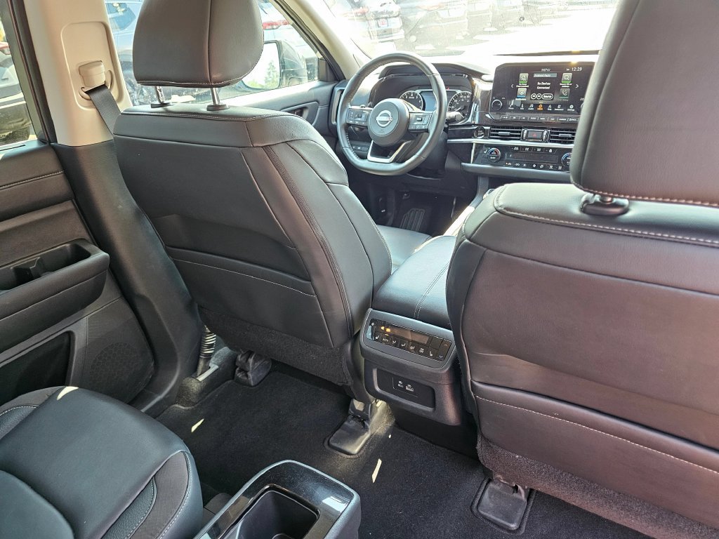 Used 2025 Nissan Pathfinder SL w/ SL Premium Package AWD/4WD image 16