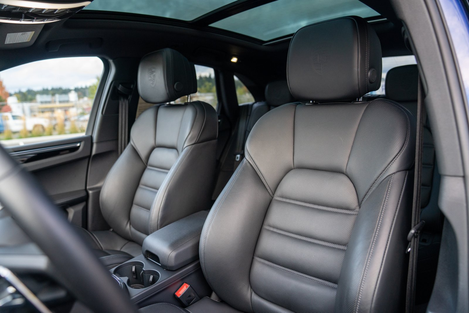 Certified 2026 Porsche Macan AWD/4WD image 5