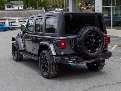 Used 2023 Jeep Wrangler Unlimited Sahara w/ Cold Weather Group AWD/4WD image 6