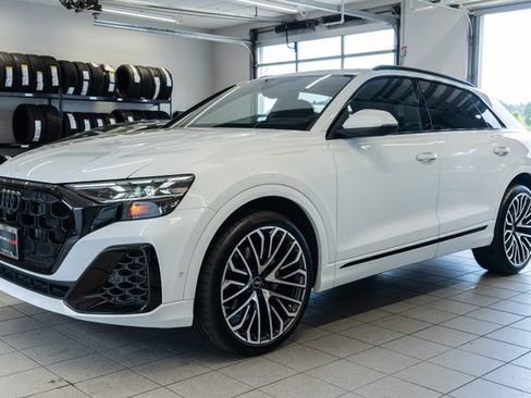Used 2025 Audi Q8 Prestige AWD/4WD image 3