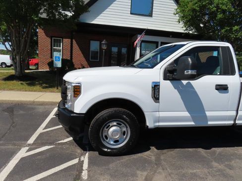 Used 2019 Ford F250 XL w/ Power Equipment Group RWD image 2