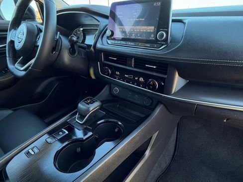 Used 2023 Nissan Rogue SV w/ SV Premium B Package image 23