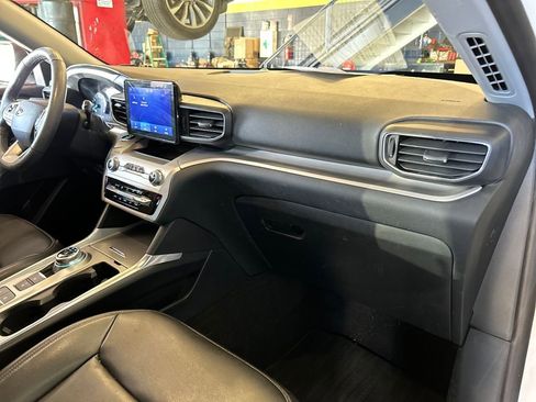 Certified 2021 Ford Explorer XLT w/ Equipment Group 202A image 16