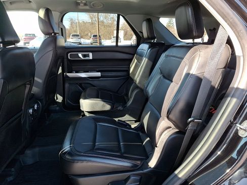 Used 2021 Ford Explorer XLT w/ Equipment Group 202A image 10