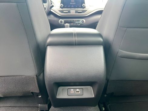Used 2024 Nissan Altima 2.5 SV FWD image 19