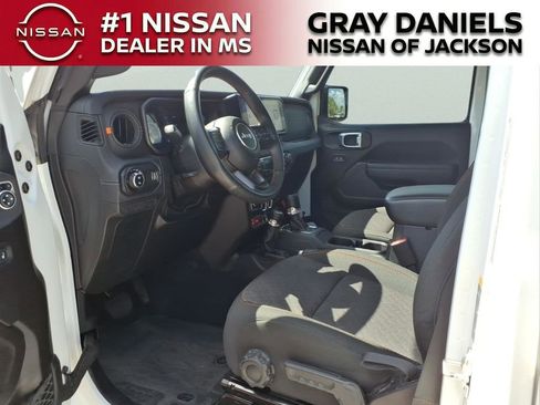 Used 2024 Jeep Gladiator Mojave AWD/4WD image 24