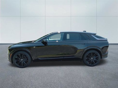New 2026 Cadillac Lyriq Sport w/ LPO, ONYX Package AWD/4WD image 2
