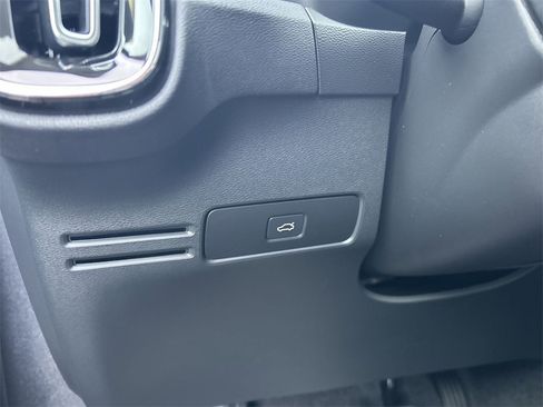 New 2026 Volvo XC40 B5 Plus w/ Climate Package image 17