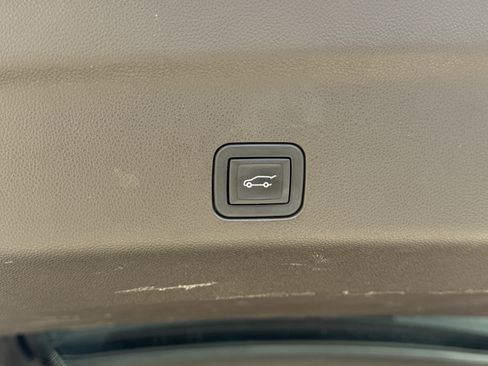 Used 2024 Chevrolet Suburban LT image 8