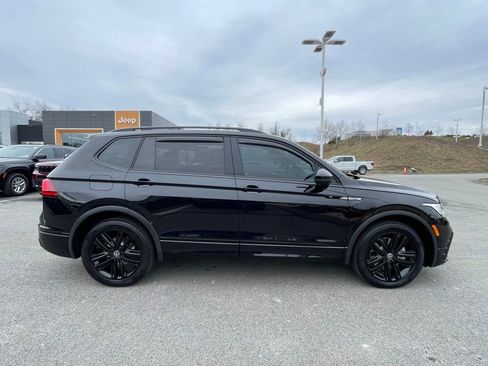 Used 2022 Volkswagen Tiguan SE R-Line image 2