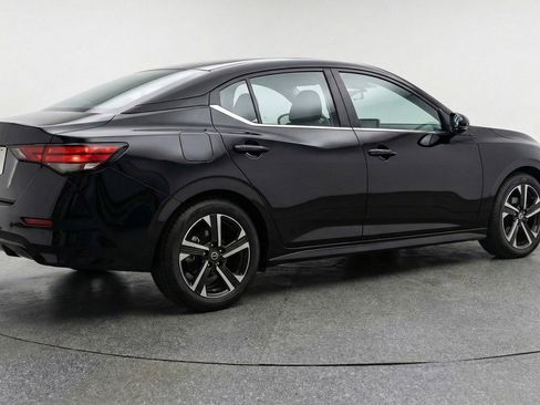 Used 2025 Nissan Sentra SV image 9