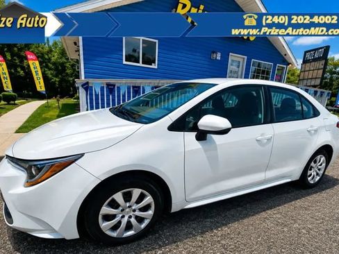 Used 2025 Toyota Corolla LE FWD image 1