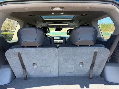 Used 2024 Kia EV9 Land image 27