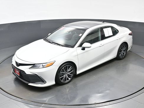 Used 2023 Toyota Camry XLE FWD image 38