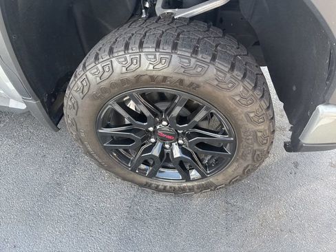 Used 2024 GMC Sierra 1500 AT4 w/ Technology Package image 4