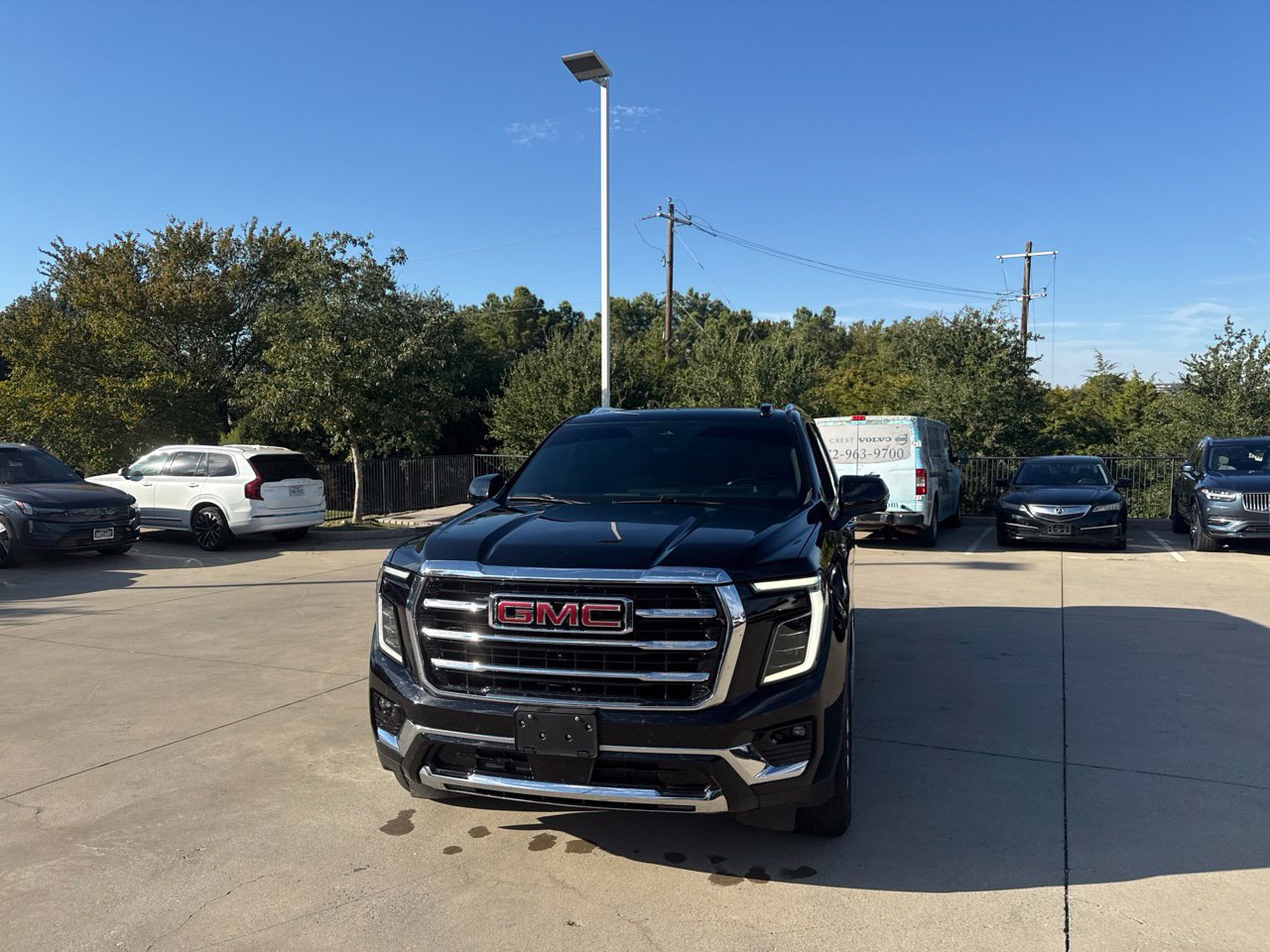 Used 2025 GMC Yukon XL Elevation w/ Elevation Premium Package AWD/4WD image 3