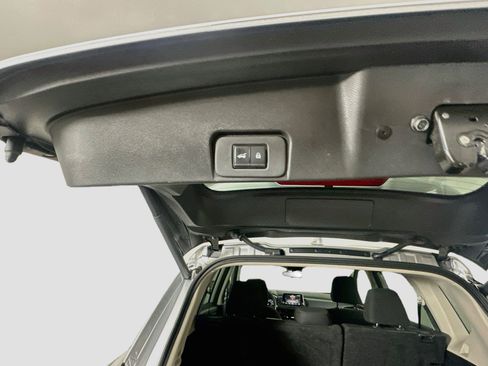 Used 2025 Nissan Rogue SV FWD image 28