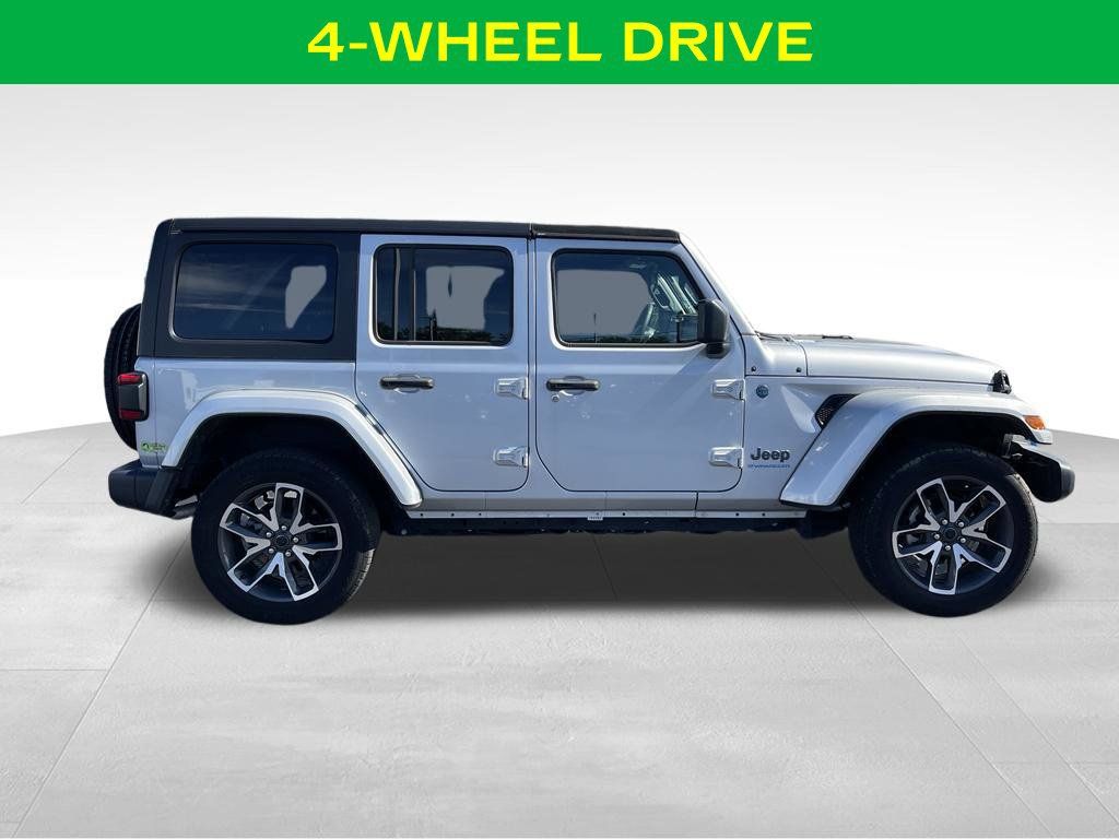Used 2024 Jeep Wrangler Unlimited w/ Convenience Group AWD/4WD image 6