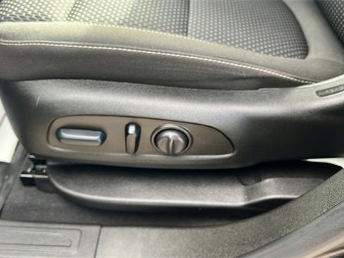 Used 2023 GMC Acadia SLE w/ Driver Convenience Package image 15