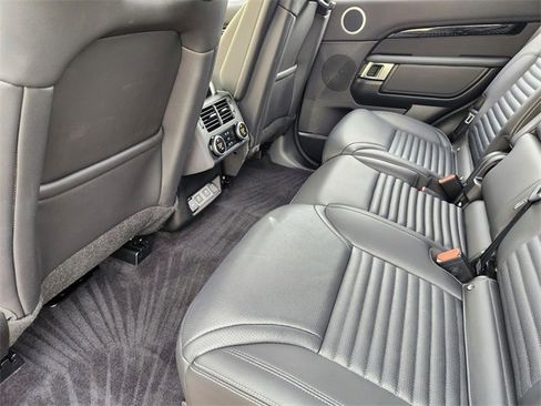 Used 2025 Land Rover Discovery S image 29