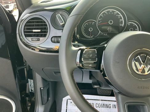 Used 2015 Volkswagen Beetle 1.8T Classic FWD image 10