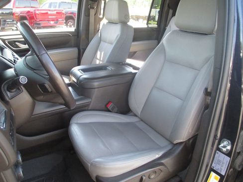 Used 2023 Chevrolet Suburban LT AWD/4WD image 19