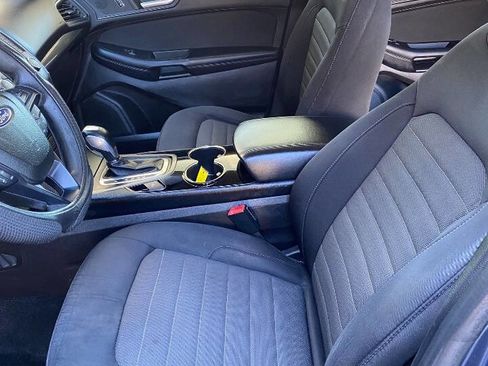 Used 2018 Ford Edge SE image 15