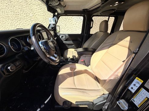 Used 2019 Jeep Wrangler Unlimited Sahara AWD/4WD image 13