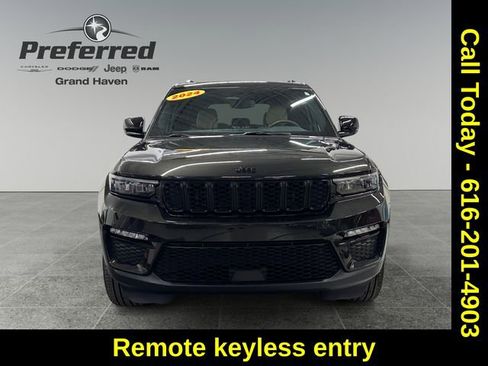 Used 2024 Jeep Grand Cherokee Limited w/ Black Appearance Package image 9