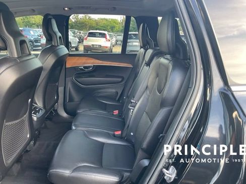 Used 2022 Volvo XC90 T5 Momentum FWD image 12