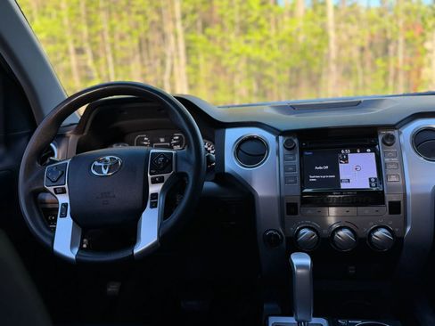 Used 2018 Toyota Tundra SR5 w/ SR5 Upgrade Package AWD/4WD image 16
