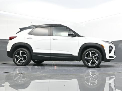 Used 2023 Chevrolet TrailBlazer RS w/ Sun and Liftgate Package image 44