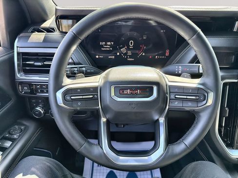Used 2025 GMC Yukon Elevation w/ Technology Package AWD/4WD image 11