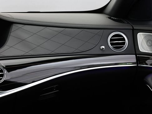 Used 2017 Mercedes-Benz Maybach S 600 image 24