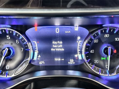 Used 2023 Chrysler Pacifica Limited FWD image 18