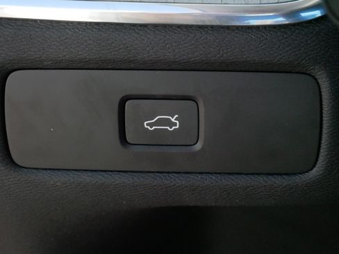 Used 2025 Volvo XC60 B5 Plus AWD/4WD image 26