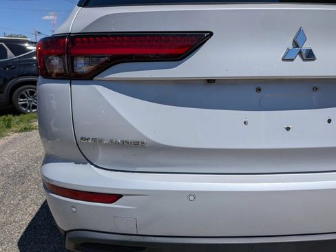 Used 2022 Mitsubishi Outlander ES AWD/4WD image 16