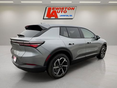 New 2026 Chevrolet Equinox EV LT image 8