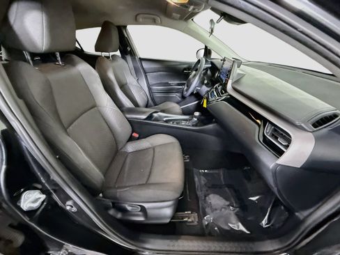 Used 2021 Toyota C-HR LE FWD image 28